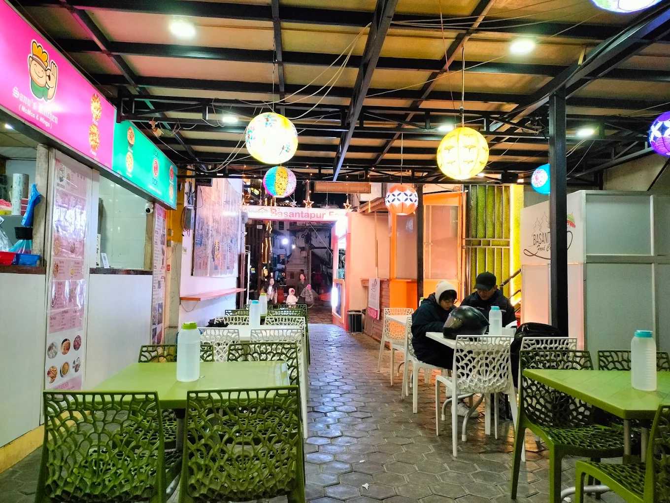Food court ambience